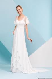 Gli abiti semplici sono per spose che amano la sobrietà e vogliono sfoggiare uno stile non pomposo. Abiti Da Sposa Semplici I 50 Modelli Piu Belli Abiti Da Sposa Abiti Da Sposa Semplici Vestiti Da Cerimonia Nuziale