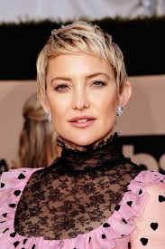 Kate Hudson With Short Hair At The 2018 Sag Awards Short Hair Styles Growing Out Short Hair Styles Kate Hudson Hair