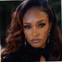 Monique Mack's Instagram, Twitter & Facebook