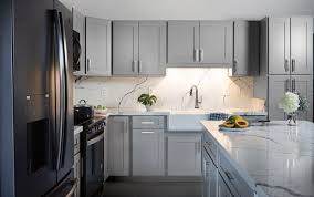 A Mililani Kitchen Gets A Refreshed Modern Look In 2020 Light Gray Cabinets Grey Cabinets Kitchen Interior