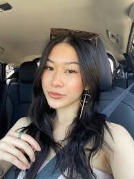 please delete if not allowed- HI ALL!! I'm looking to make a new friend(s)  that are 4/20 friendly, loves spontaneity, and loves visiting  boutiques/trinket stores! A little bit about me: * 26