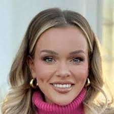 Heather Kuntz's Instagram, Twitter & Facebook