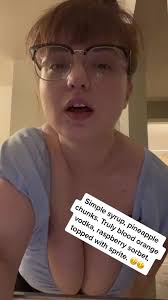 Vanessa Koss (@drinkswithnessa)