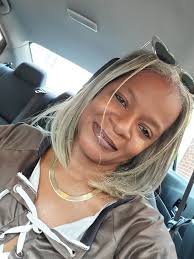 Both of y'all are beautiful queens🩷