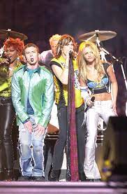 Britney spears with steven tyler of aerosmith during super bowl xxxv halftime show, 2001 at raymond james stadium in. Pin On Britney And Justin