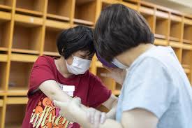 H7n9（英語：influenza a virus subtype h7n9，記作a（h7n9）或h7n9）是一種甲型流感病毒，是禽流感病毒或禽流感病毒的一個亞型，因病毒在禽鳥類的死亡率低，經基因交換後轉移到人類上感染後成為病發期短、重症率與死亡率均相對於. æ–°èžå ±å°Ž æ†‚å®¶ä¸­èº«å¿ƒéšœç¤™ç«¥ç…§é¡§å•é¡Œç¢ºè¨ºè€…ä¸€åº¦æ‹'çµ•å°±é†« æœ€æ–°æ¶ˆæ¯ å¤©ä½¿å¿ƒå®¶æ—ç¤¾æœƒç¦åˆ©åŸºé‡'æœƒ