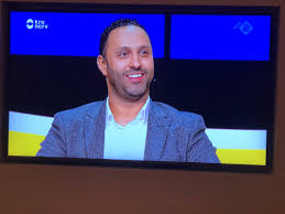 Updateadvocaat khalid kasem was topkandidaat om matthijs van nieuwkerk op te volgen als presentator van 'het nieuwe de wereld draait door'. Peter R De Vries No Twitter Trots Op Onze Partner Collega Vriend Khalid Kasem Hij Was Al De Slimste Op Ons Advocatenkantoor Wordt Hij Nu Ook De Slimste Nederlander Devrieskasem Https T Co Nkwuwnibvb