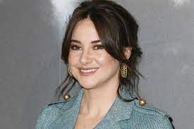 Shailene woodley no makeup on red carpet (i.redd.it). Shailene Woodley Uberraschendes Liebesgestandnis Gala De