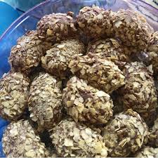 Sangat lembut, halus, rapuh, sementara tidak kering, tekstur basah dengan rasa cokelat pahit yang chic dan kerak. Biskut Nestum Chocolate 2020 Shopee Malaysia