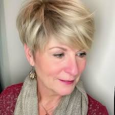 Ellen Huet (ellenhuet)