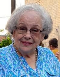 Iris Reilly's Instagram, Twitter & Facebook