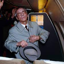 Erich honeckers enkelsohn roberto yáñez floh 1990 nach chile. Erich Honecker Letzte Reise Ins Exil Nach Chile Der Spiegel