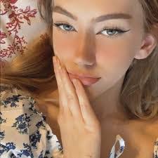 Alicia Morasse's Instagram, Twitter & Facebook