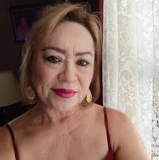 Making a Ribbon Wreath with Glue Sticks and Artificial Flowers