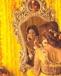 20 Simple And Cute Hairstyles For Mehndi Function This Season Mehndi Hairstyles Pakistani Wedding Hairstyles Pakistani Bridal Hairstyles