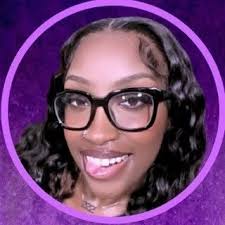 🤣🤣🤣🤣🤣🤣🤣🤣🤣 Ouuuuuuu smh you're going to get beat up for this one  🤦🏽‍♀️ Momma coming!!! 😳 she gonna eat because the chicken is blessed but  you getting in trouble 🤭