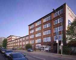 Die wohnung ist ruhig gelegen mit herrlichem blick ins grüne und auf die frankfurter skyline. Savills Buro Zur Miete In Rodelheim Frankfurt Deutschland