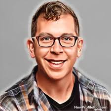 Eli Small (@elismall75)