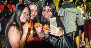 Savesave hari chap goh mei for later. This Chap Goh Meh Strike A Pose With That Orange And Post On Social Media To Find Your Partner Life Malay Mail