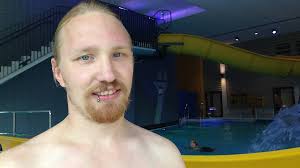 Han satsar på mästartiteln i vattenrutschkana