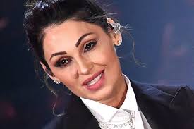 Anna tatangelo lyrics with translations: Anna Tatangelo Parla Per La Prima Volta Del Programma Che Condurra Al Posto Di Barbara D Urso