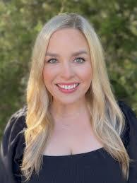 Mae Grant's Instagram, Twitter & Facebook