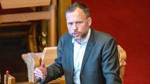 In 2006, he became deputy leader of the socialist left party. 360 Degrees Overview Oystein Spetalens Kone Reagerer Kraftig Pa Audun Lysbakken Uttalelse