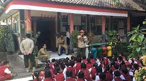 Video ini memberikan gambaran sekilas tentang profile sdn 009 balikpapan barat, sarana prasarana, kurikulum, dan sebagainya. Siswa Sdn 26 Denpasar Ikut Simulasi Gempa Diajarkan Cara Menyelamatkan Diri Saat Bencana Tribun Bali
