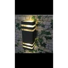 Teras rumah bukan hanya sekedar untuk mempercantik eksterior, tetapi juga melindungi area depan rumah, seperti pintu dan jendela dari sinar matahari maupun hujan. Jual Produk Lampu Dinding Teras Harga Promo Diskon Blibli Com