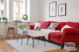 Rotes Sofa Weisse Beistelltische Und Wandfarbe Rotes Sofa Rote Couch Wandfarbe Wohnzimmer