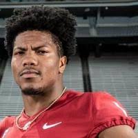 Linebacker Daiyan Henley lands