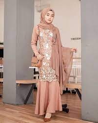 Di indonesia baju kebaya merupakan salah satu baju tradisional yang biasa di gunakan di acara pernikahan atau acara resmi lainya.karena macam budaya dan. Baju Gamis Pesta Mewah Dan Elegan Rok Duyung Selendang Bahu Brokat Satin Peach Model Pakaian Muslim Model Pakaian Hijab Model Pakaian