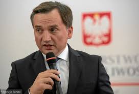 Minister sprawiedliwości zbigniew ziobro przedstawił w piątek założenia ustawy, dotyczącej wolności słowa w internecie. Zbigniew Ziobro Krytykuje Wyrok Kieleckiego Sadu I Zapowiada Apelacje