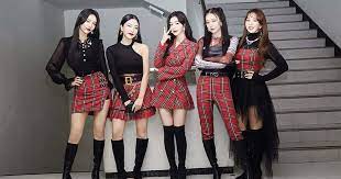 Последние твиты от red velvet (@rvsmtown). Red Velvet Teases Comeback With Archive Project Fans Call Them Concept Queens Meaww