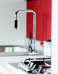modern kitchen faucet with orientable head