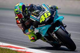 Isu muncul karena penampilan pembalap asal italia itu yang terus menurun. Valentino Rossi Is A Motogp Legend This Is Bagnaia S Admiration For The Doctor Okezone Sports World Today News