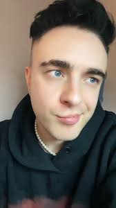 Песня Вчера Был Гламур: Слова, Музыка, и Исполнитель