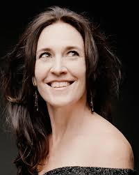 Official website of soprano Laura Bohn