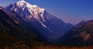 Qualifié ainsi par la presse spécialisée, le tour du mont blanc fait figure de référence dans le monde des épreuves ultra. Hiking The Tour Du Mont Blanc Tmb Facts Routes Climate Difficulty Equipment Preparation Cost Explore Share Com