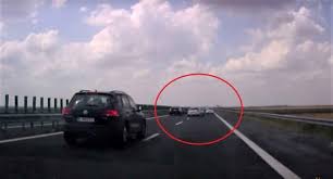 În urma impactului, patru persoane au fost transportate la unitatea de primiri urgențe a. Accident Pe Autostrada Soarelui Surprins De O CamerÄƒ De Bord Video Observatorul Prahovean