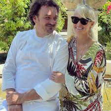 Jun 29, 2021 · surtout, laeticia hallyday ne rend pas hommage à johnny que sur la toile. Laeticia Hallyday On Instagram Une Journee Hors Du Temps A La Chassagnette Chez Mon Ami D Enfance Armsfeelgood Ici C Est Un Havre De Paix En Camargue Merci Mon Ami