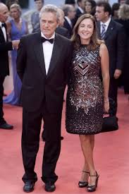 Cerca questo pin e molto altro su celebrities and bloggers wearing list di list fashion group. I Denti Mancanti Le Botte Del Padre Barbara Palombelli Il Dramma Delle Figlie Adottive Poi La Salvezza Mag 24 Informazione Indipendente