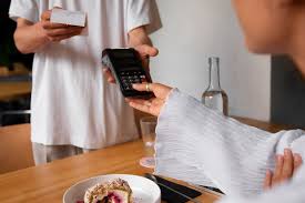 Cómo denunciar la propina obligada ante la Profeco?