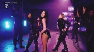 For the fashion heauxs out there, i just love the attention to detail with styling this era. Dua Lipa Levitating Physical Live Performance Youtube