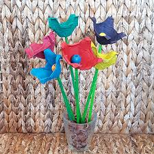 Votre fleuriste en ligne, livre avec son réseau vos. Creation D Un Bouquet De Fleurs Avec Boite D Åufs Esquisses D Adelaide