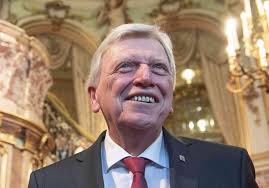 Results for minister president hessen. Volker Bouffier Hessischer Ministerprasident Absolviert Ersten Auftritt Nach Krebstherapie