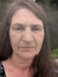 Debi Barlow's Instagram, Twitter & Facebook