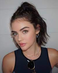 Cakep dan pas banget pramugari ini. Pin By Nini Monster On Beauty Fashion Short Hair Styles Lucy Hale Hair Hair Styles