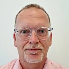 Mitä tapahtuu kun mies ei ole automies? 🙄 Eletään 2000-luvun alkua.  Elämässäni oli isoja murheita ja selviytymistä. Auto oli tuolloin(kin)  pienempiä mielenkiintoni kohteita, johon en todellakaan…