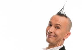 Houppette en tête, le plus grand acteur transformiste au monde est de retour avec un nouveau one man show. Arturo Brachetti Et Ses Amis Font Leur Comedy Majik Cho Au Zenith De Rouen